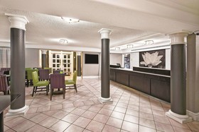 Super 8 by Wyndham - The Woodlands North