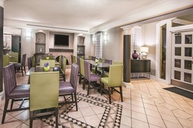 Super 8 by Wyndham - The Woodlands North