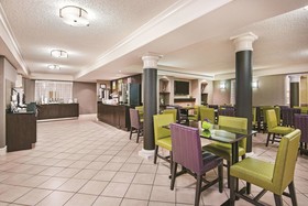 Super 8 by Wyndham - The Woodlands North
