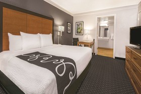 Super 8 by Wyndham - The Woodlands North