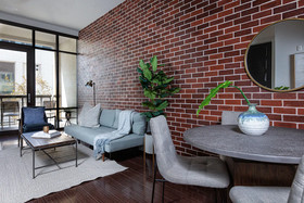 Locale Houston Uptown