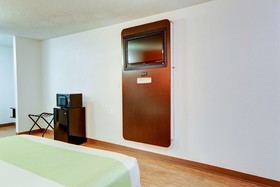 Executive Inn & Suites