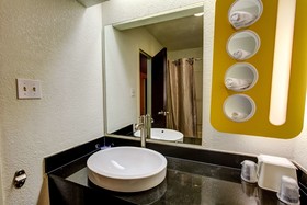 Executive Inn & Suites