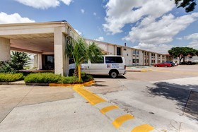 Executive Inn & Suites