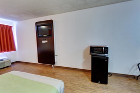 Executive Inn & Suites