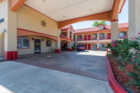 Scottish Inns & Suites IAH Airport South