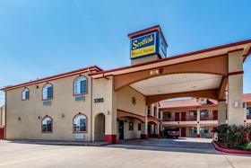 Scottish Inns & Suites IAH Airport South