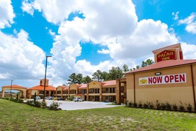 Crystal Inn & Suites Willowbrook Mall