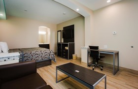 Crystal Inn & Suites Willowbrook Mall