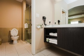 Crystal Inn & Suites Willowbrook Mall