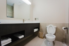 Crystal Inn & Suites Willowbrook Mall