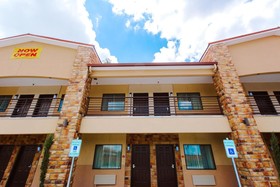 Crystal Inn & Suites Willowbrook Mall