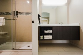 Crystal Inn & Suites Willowbrook Mall