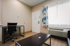 Crystal Inn & Suites Willowbrook Mall