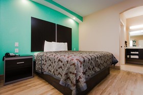 Crystal Inn & Suites Willowbrook Mall