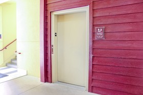 Palacio Royale Inn
