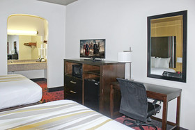 Palacio Royale Inn