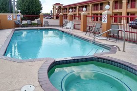 Econo Lodge Inn & Suites West - Energy Corridor