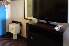 Econo Lodge Inn & Suites West - Energy Corridor