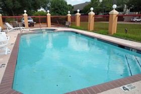 Econo Lodge Inn & Suites West - Energy Corridor