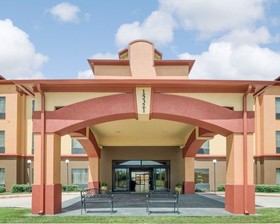 Springwood Suites Houston IAH -Beltway 8