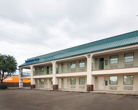 Rodeway Inn & Suites Hwy 290 NW