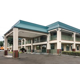 Rodeway Inn & Suites Hwy 290 NW
