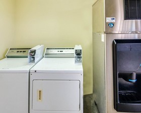 Rodeway Inn & Suites Hwy 290 NW