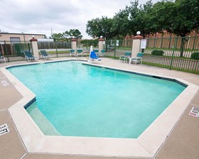 Rodeway Inn & Suites Hwy 290 NW