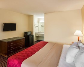Rodeway Inn & Suites Hwy 290 NW