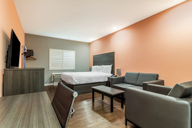 Scottish Inn & Suites