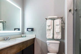 Scottish Inn & Suites