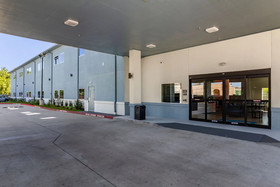 Scottish Inn & Suites