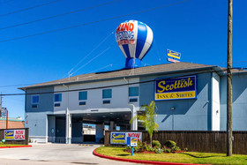 Scottish Inn & Suites