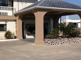 Summit Inn and Suites