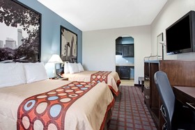 Super 8 by Wyndham Houston North I-45