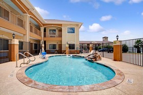 Super 8 by Wyndham Houston North I-45