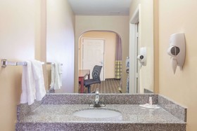 Super 8 by Wyndham Houston/Willowbrook/Hwy 249