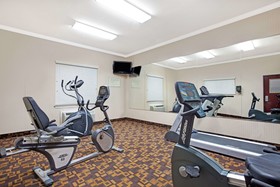 Super 8 by Wyndham IAH West/Greenspoint
