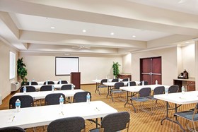 Super 8 by Wyndham IAH West/Greenspoint