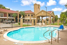 Super 8 by Wyndham Houston/Brookhollow NW
