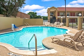 Super 8 by Wyndham Houston/Brookhollow NW