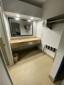 Super 8 by Wyndham Houston Hobby Airport South