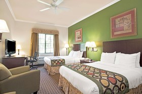 Super 8 by Wyndham IAH West/Greenspoint