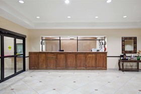 Super 8 by Wyndham IAH West/Greenspoint