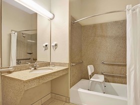 Super 8 by Wyndham IAH West/Greenspoint