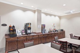 Super 8 by Wyndham IAH West/Greenspoint