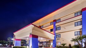 OYO Townhouse Houston Airport North
