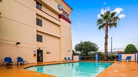 OYO Townhouse Houston Airport North