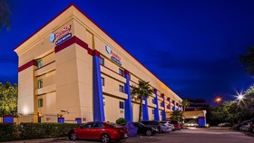 OYO Townhouse Houston Airport North